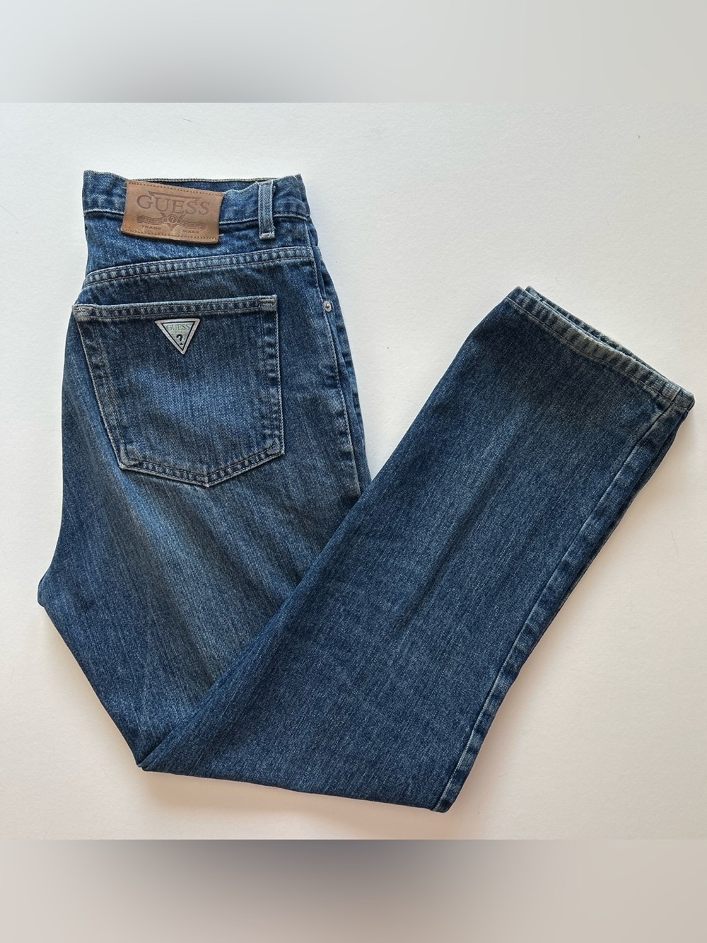 GUESS Vintage Blue Straight-Leg Denim Jeans with Logo Patch